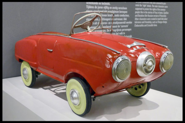 Trapauto-Moskvitch-1960-1973-in-Kunsthal